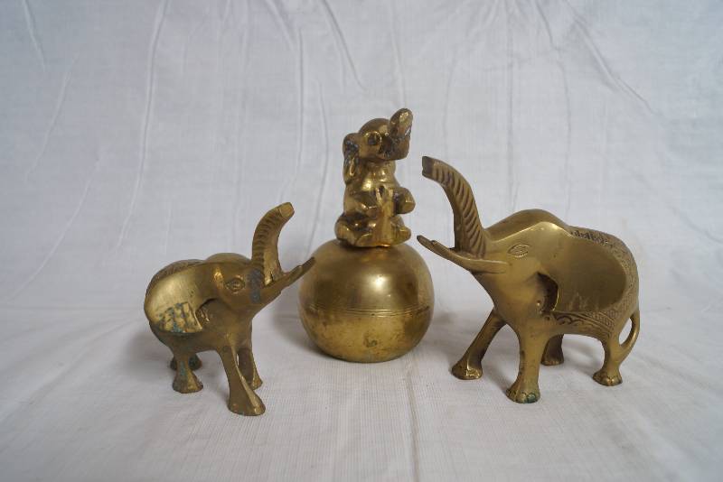 lot 1018 image: Lot of 3 Brass Elephants