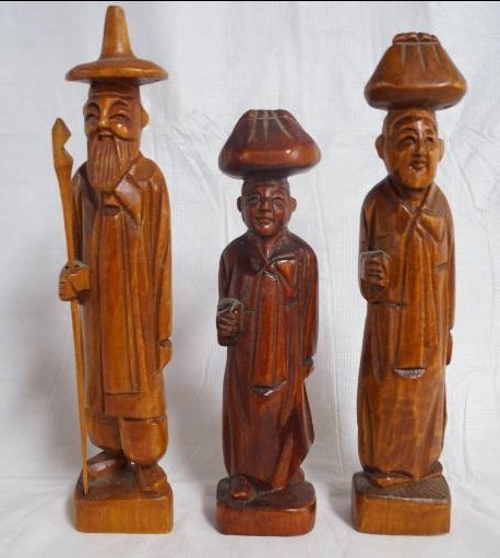 lot 1019 image: Lot of 3 Wooden Asian Men Figurines