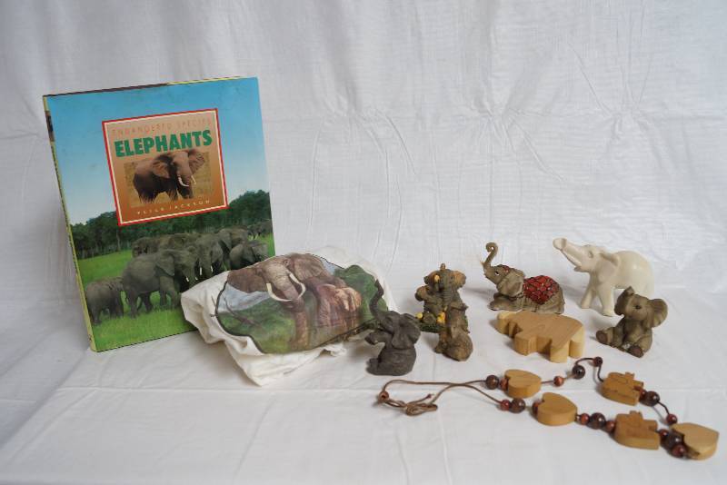 lot 1024 image: Lot of Elephant Themed Treasures - See Photos