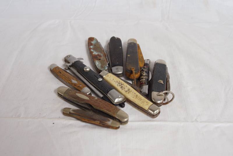 lot 1028 image: Lot of 10 Pocket knives
