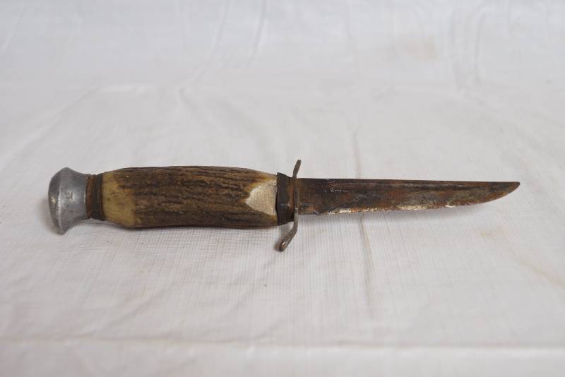 lot 1061 image: Hunting Knife (bone handle)