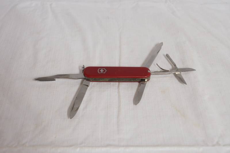 lot 1062 image: Swiss Army Knife - COOL