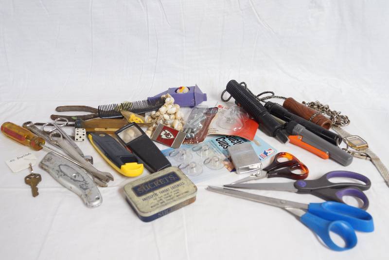 lot 1070 image: Misc. Lot - Scissors, Carpet Knives, Junk Drawer Finds