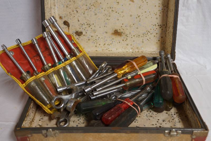lot 1008 image: Lot of Hand Tools - Bunches of Nut Drivers & wrenches See pics