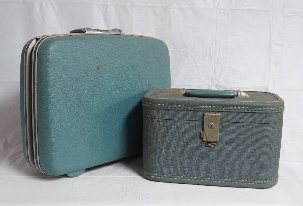 lot 1009 image: Lot of 2 Vintage Suitcases