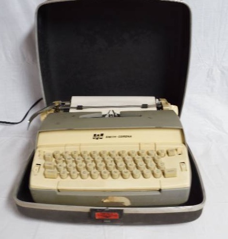 lot 1011 image: Vintage Electric Typewriter w Case - Smith Cororna SCM - retro wow - WORKS