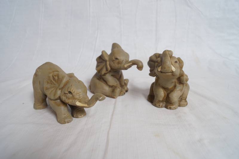 lot 1014 image: Lot of 3 Cute Ceramic Elephants