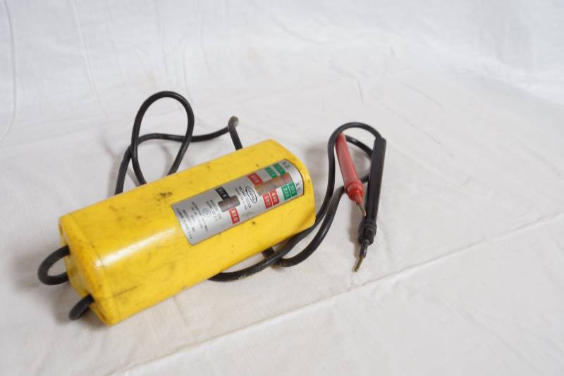 lot 1073 image: Voltage Tester - IDEAL - Product No. 61.005