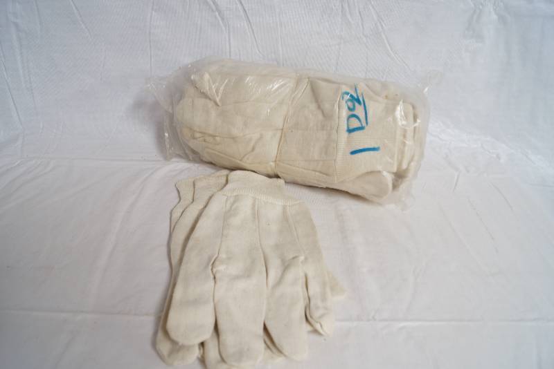 lot 1075 image: Lot of NEW Canvas Work Gloves