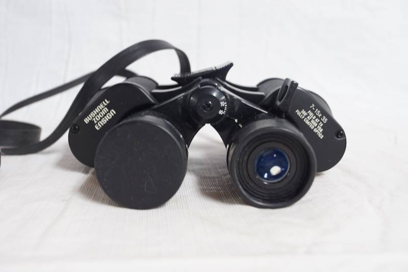 lot 1077 image: Binoculars - BUSHNELL ZOOM ENSIGN - 7-15x 35, Field at 7X - 300 at 1000 yds., Fully coated Optics - w case