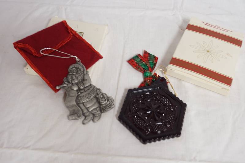lot 1123 image: Collectible X-Mas Ornaments - AVON 1996 Santa & 1990 Christmas Glass - Very Pretty w boxes