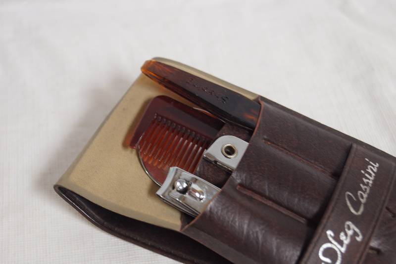 lot 1134 image: Grooming Set by Oleg Cassini - See photo for tools
