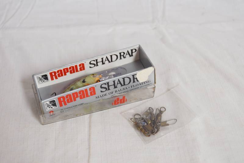 lot 1143 image: Lot of Fishing Lures and Weight Clips
