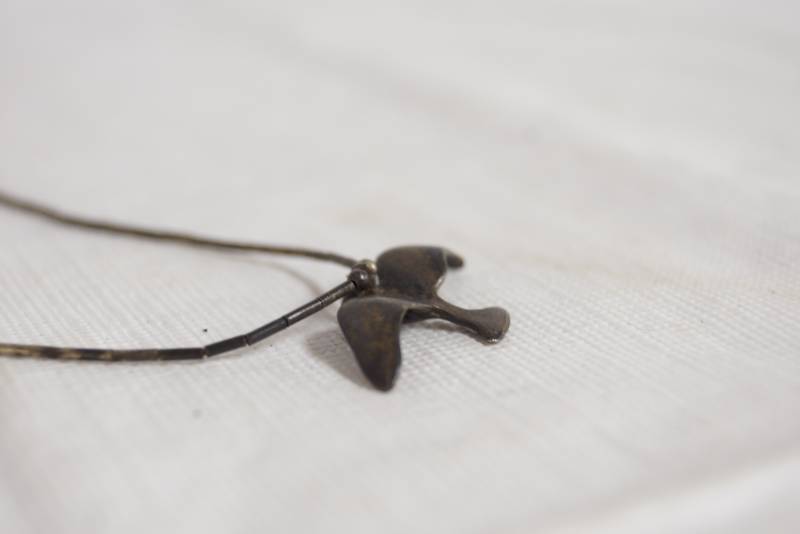lot 1146 image: Silver Necklace w bird charm