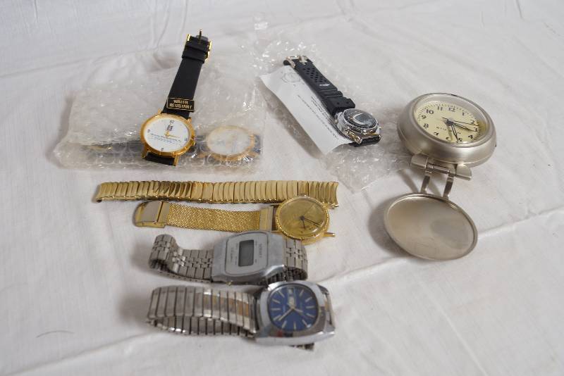lot 2402 image: Lot f watches and watch parts - Some NEW