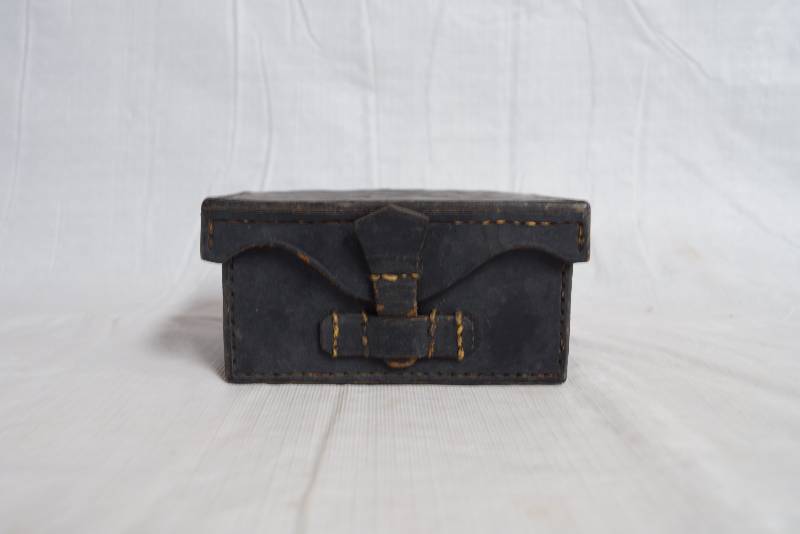 lot 2404 image: Small leather () Trinket Box - looks old
