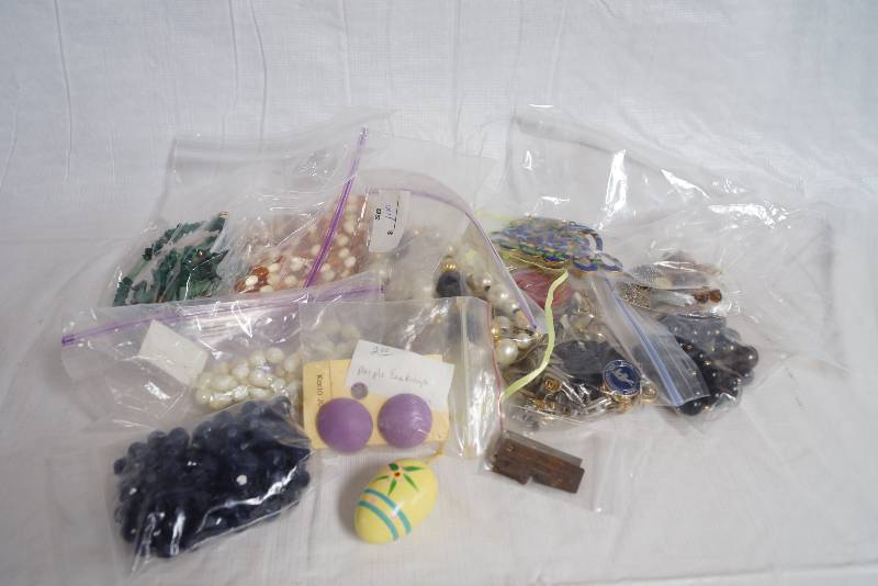 lot 2414 image: Lot of Ladies Fashion Jewelry, Beaded Necklaces, Earrings and More - see photos
