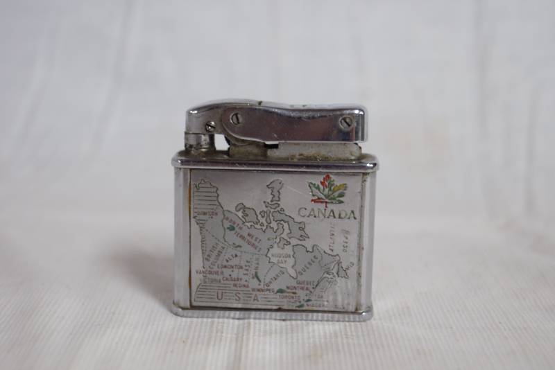 lot 9246 image: Collecable CANADA Lighter - WOW