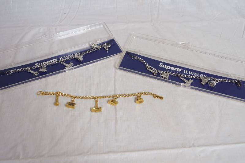 lot 9248 image: Lot of 3 Souviner Bracelets - National Monuments Collection - COOL