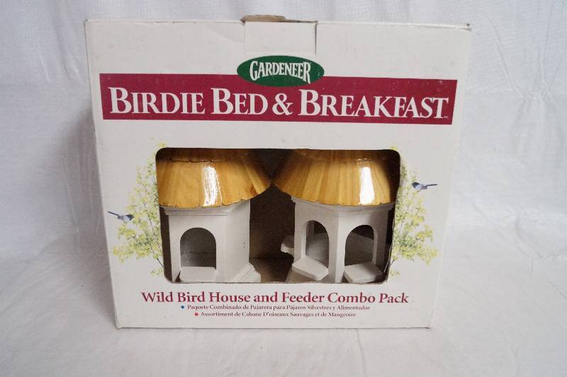 lot 9299 image: Wild Bird House and Feeder Set - Birdie Bed & Breakfast - New in Box