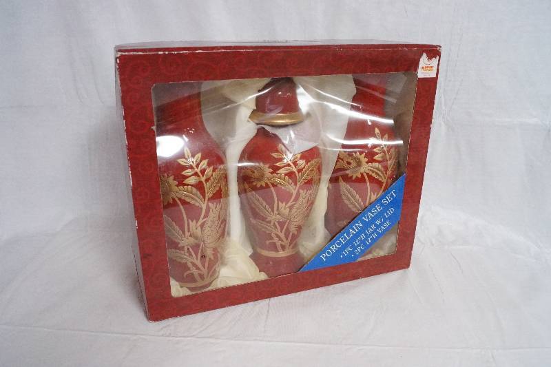 lot 9301 image: Porcelain Vase Set - New in Box - Red - Pretty