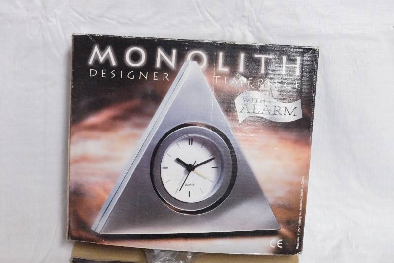 lot 99301 image: Lot of 2 Clocks w original boxes - Unique and modern styles - Great for your office