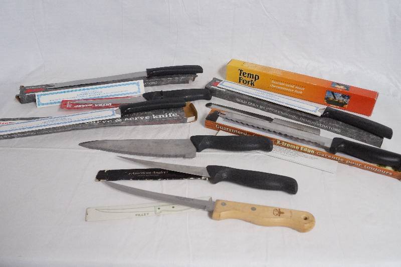 lot 9316 image: Misc Lot of KNIVES - Good Lot to Place a Bid