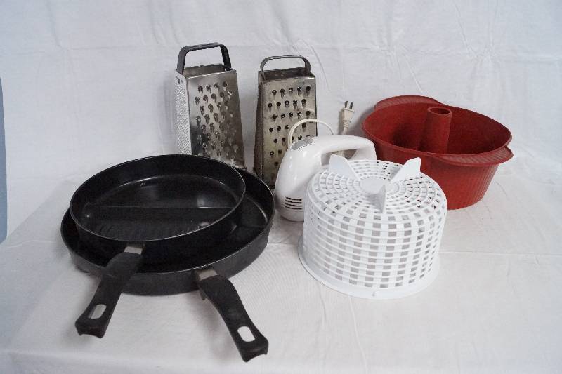 lot 99319 image: Lot of Kitchen Items - Bid Now