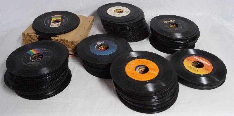 lot 9342 image: HUGE Lot of Vinyl 45 Records-  Dolly Parton, Johnny Cash, Conway Twitty and MORE