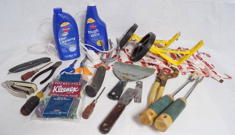 lot 9345 image: Lot of Miscellaneous Tools- Screwdrivers, Pliers, and MORE See Photos