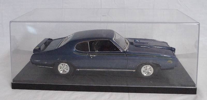 lot 9346 image: Motor Max 1969 Pontiac GTO Judge Diecast Car- Very Neat