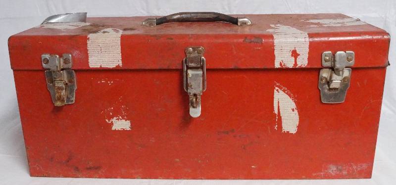 lot 9350 image: Assortment of Tools- Paint Brushes, Screw Drivers, and MORE Toolbox Included