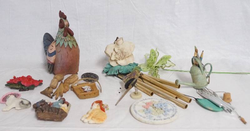 lot 9379 image: Various Home Decor- Wind Chimes, Refrigerator Magnets- See Photos