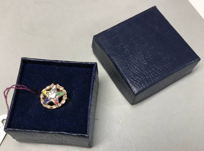 lot 0997 image: Ladies H.O. 10K Gold Ring - Eastern Star Masonic - See stamp inside band - 3.98gr - Collectible Size 6