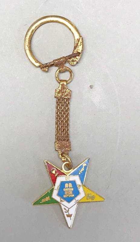 lot 0999 image: Vintage Masonic Keychain - Enamel Pendant - see photos for condition