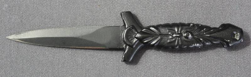 lot 9013 image: Ornate 6 Black Widow Dagger, with Black Anodized Blade. Made in Pakistan.