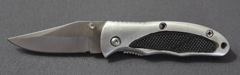 lot 9015 image: Dakota 3-12 Stainless Folding Locking Pocket Knife w Belt Clip