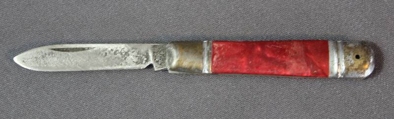 lot 9034 image: Vintage 3 Red Folding Pocket Knife.
