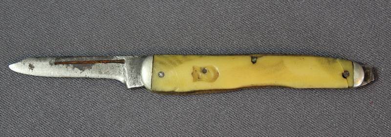 lot 9035 image: Vintage 3-1.4 Folding Pocket Multi-blade Knife - Unknown Mark on Blade.