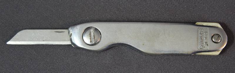 lot 9040 image: Stanley 10-049 Box Cutter Pocket Knife with Push-Button Lock. USA Patented.