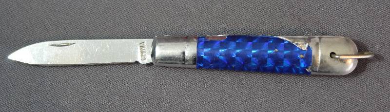 lot 9043 image: 3 Metal and Blue Folding Pocket Knife with Key Ring.