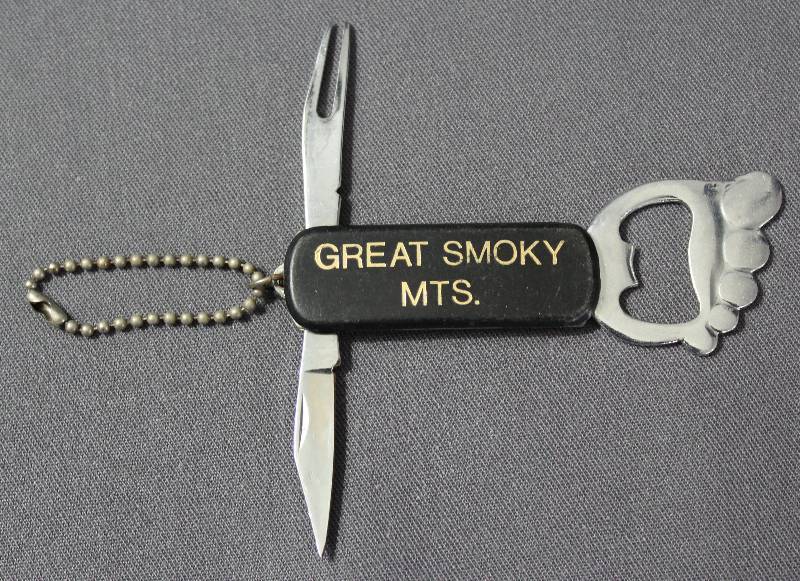 lot 9048 image: 3.75 Great Smoky Mts. Multi-Tool Pocket Knife with Key Ring.