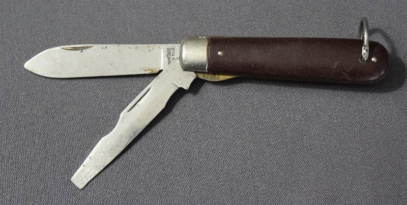 lot 9049 image: Vintage 4 Imperial Prov RI Multi-Tool Pocket Knife with Ket Ring.