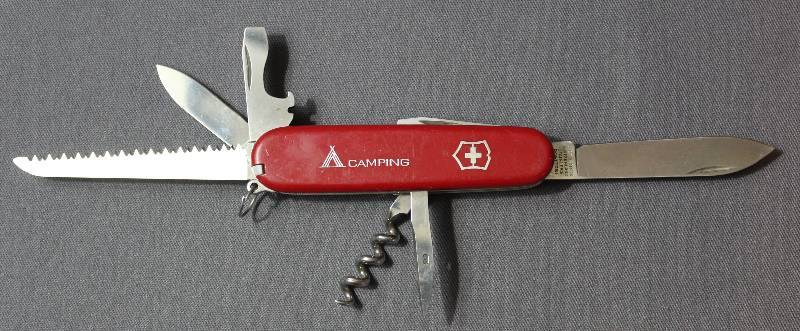lot 9068 image: Victorinox Camping Swiss Army Folding Pocket Knife - Officer Suisse. Switzerland.