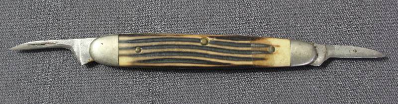 lot 9082 image: Vintage 3.5 Folding Multi-blade Pocket Knife.