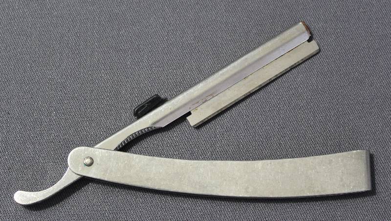lot 9118 image: Vintage Shaving Straight Blade Razor. Made in Japan.