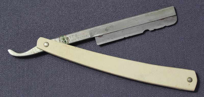 lot 9119 image: Vintage Litts Multi-Blade Shaving Razor. Pat. Nov. 19-12 in Spencer IA.