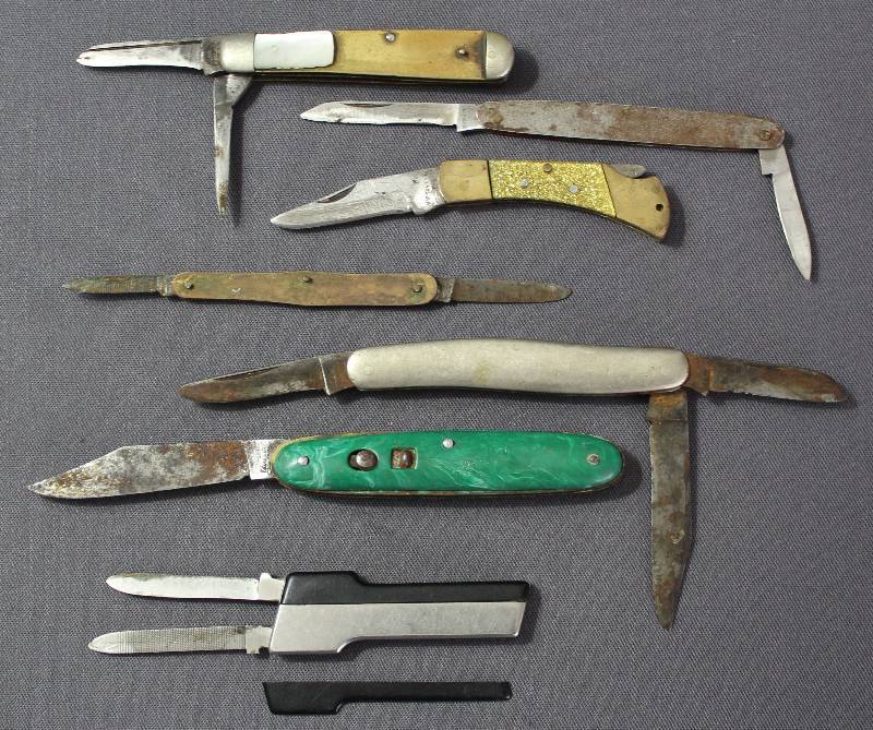lot 9129 image: Lot of 7 Single & Multi-Blade Folding Pocket Knives.