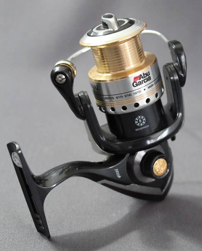 lot 9138 image: NEW Abu Garcia Cardinal 402i Spinning Fishing Reel - 8-Bearing. Gear Ratio 5.11