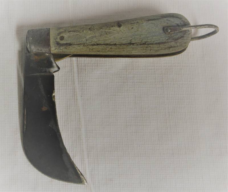 lot 9157 image: Vintage 4 MKLEIN & SONS Locking Folding Pocket Knife - Made in Chicago USA